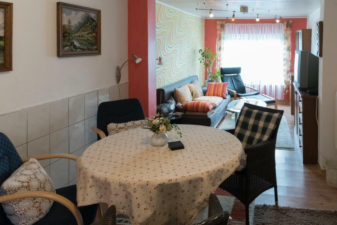 Ferienwohnung Buettner Solms-Oberbiel エクステリア 写真