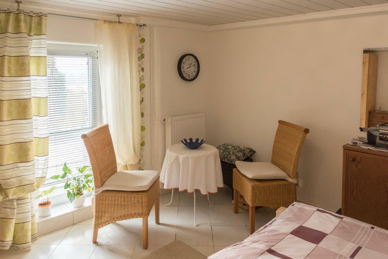 Ferienwohnung Buettner Solms-Oberbiel エクステリア 写真