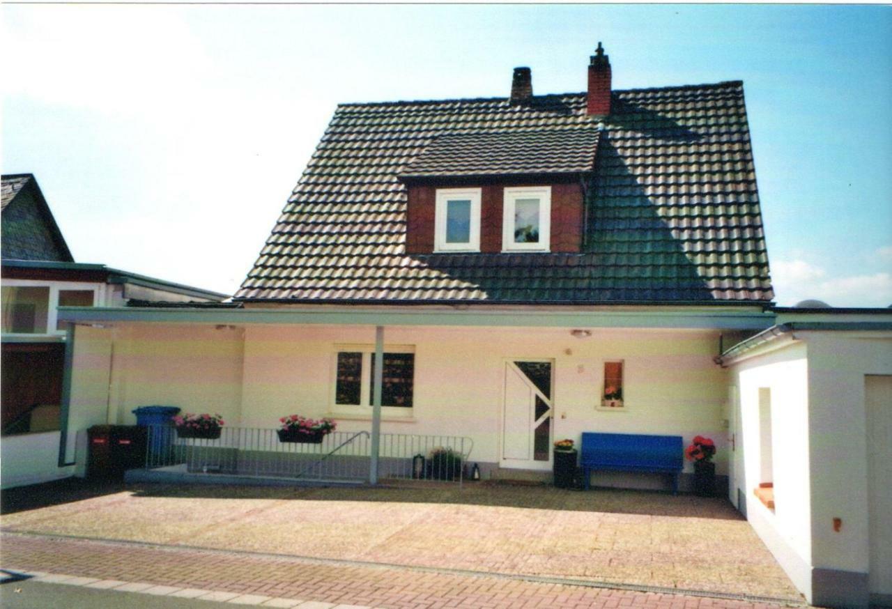 Ferienwohnung Buettner Solms-Oberbiel エクステリア 写真